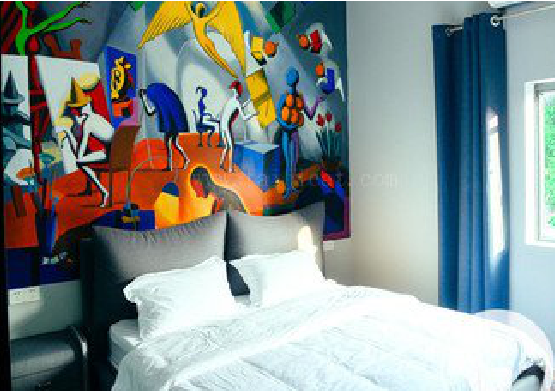 兰考对于酒店的墙体彩绘而言更注重哪些方面？